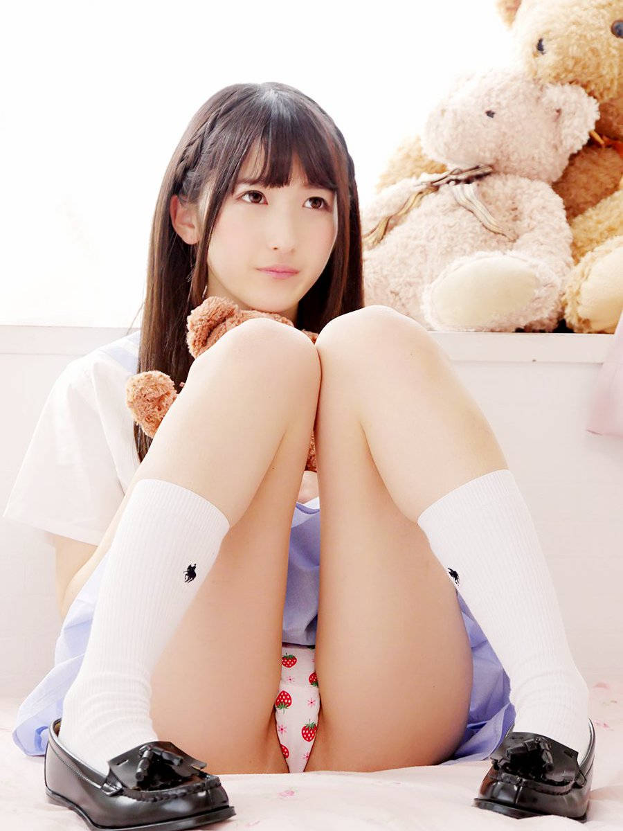 【パンチラ】画像♥フォーエバー俺たちのしゃがみパンチラ　22